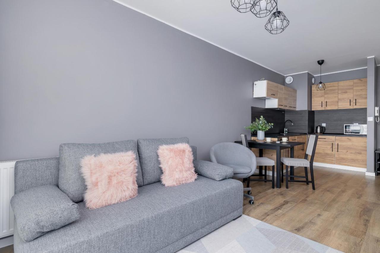 Comfy Apartment Pachonskiego With Parking In Krakow By Noclegi Renters Cracóvia Exterior foto