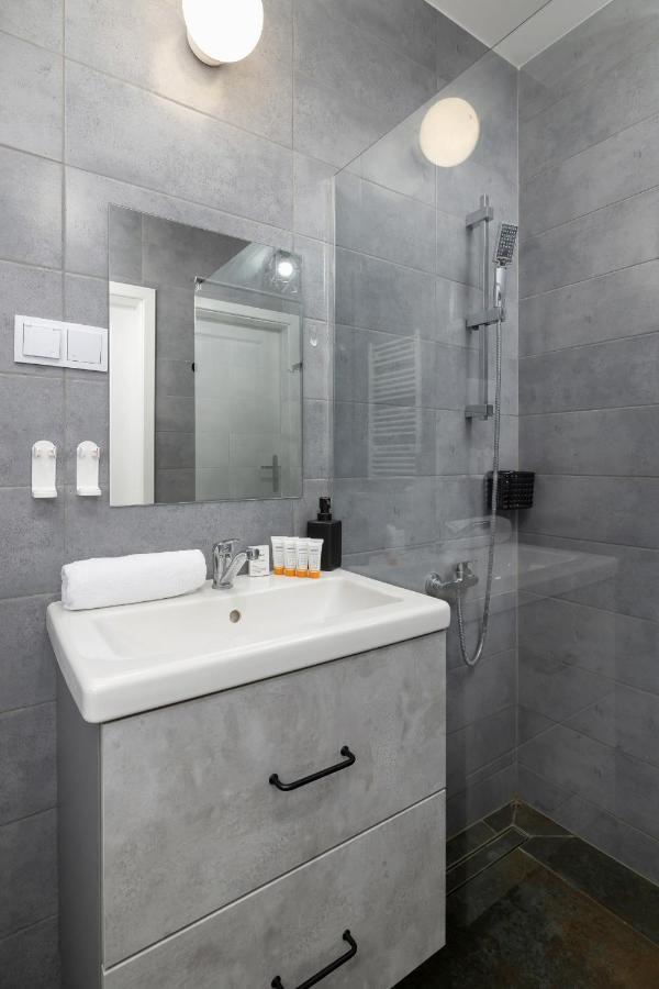 Comfy Apartment Pachonskiego With Parking In Krakow By Noclegi Renters Cracóvia Exterior foto